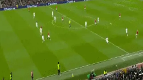 布朗尼南湾湖战败中闪耀，场均贡献21.9分5.3板5.3助2断！